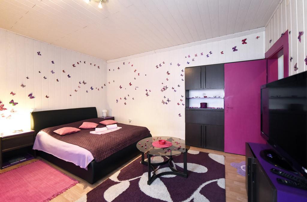 Apartment Orange Purple Blue Zagreb Exterior photo